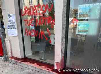 Lyon. L'agence Havas Voyages vandalisée par des écologistes - - Lyon People