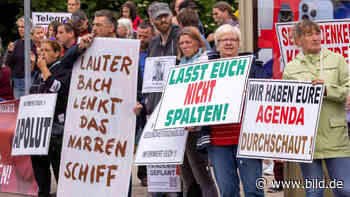 Rostock: Impfgegner protestieren gegen Lauterbach | Regional - BILD