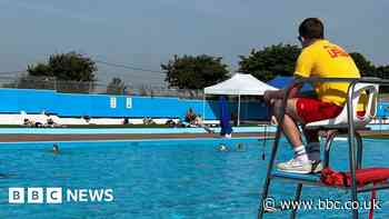Brightlingsea Lido fans flock to the cool of outdoor pool