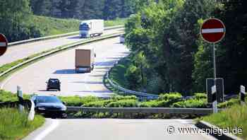 Schlangenlinien und Schritttempo: Paketdienstfahrer behindern Verkehr auf 40 Kilometern Autobahnstrecke - DER SPIEGEL