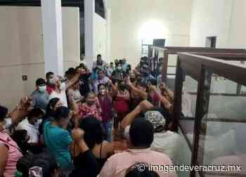 Colonos irrumpen sesión del Cabildo de Misantla - Imagen de Veracruz