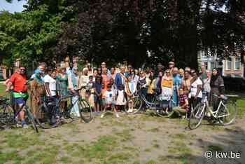 Burgemeester van Brugge Dirk De fauw reikt 25 fietsdiploma's uit aan volwassenen - KW.be - KW.be