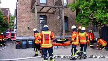 Feuerwehr Braunschweig löscht Küchenbrand in Helmstedter Straße