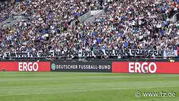 Fans senden Plakat-Botschaft an die FIFA – DFB schaltet die Polizei ein - tz.de