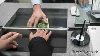 SNB-Zinsentscheid: Erste Banken haben Negativzinsen auf Erspartem auf - BLICK