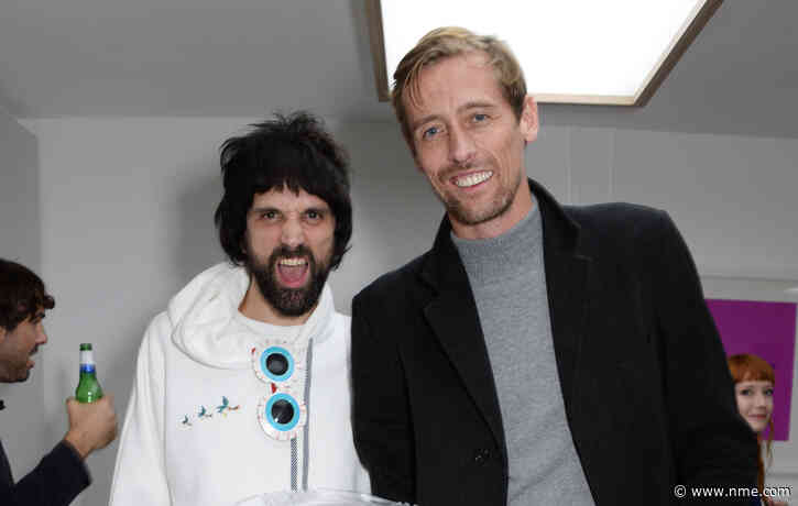 Watch Peter Crouch join Kasabian on stage at Isle of Wight Festival