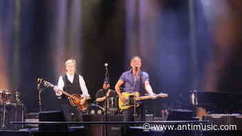 Bruce Springsteen Jams With Paul McCartney In New Jersey - antiMusic.com