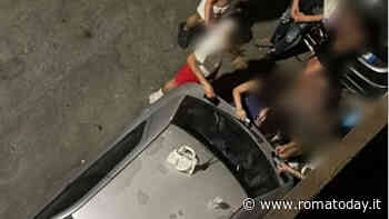 A San Lorenzo i giovani preparano le piste di cocaina sul cofano dell'auto