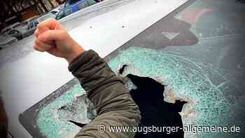 Unbekannte schlagen Scheibe von Transporter ein und stehlen Maschinen