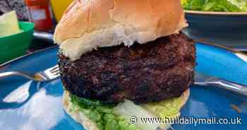 Iceland's 1lb Big Daddy cheeseburger is almost ruined by one thing - Hull Live