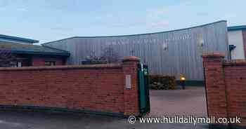 Police warning to 'dangerous' parkers blocking resident's driveways on Hull school run - Hull Live