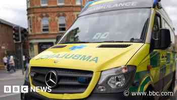 Hull man died after ambulance 'left him at home' - BBC