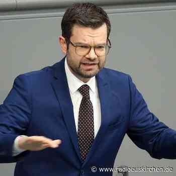 Buschmann skepktisch bei Maskenpflicht - Inzidenzen steigen - radioeuskirchen.de