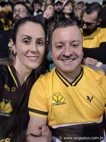 Mulher faz pedido de namoro no Majestoso durante jogo contra o Brusque - Portal Engeplus