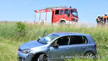 Unfall bei Neumarkt-Sankt Veit: VW kracht auf B299 in Anhänger-Gespann
