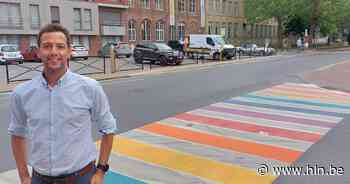 Regenboogzebrapad aan Burgemeester Bertenplein in Poperinge - Het Laatste Nieuws