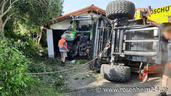 Traktor kracht bei Bruckmühl ungebremst in Garage: Gebäude einsturzgefährdet