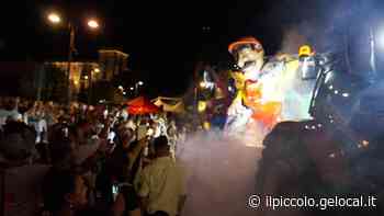 A Monfalcone in migliaia alla sfilata del Carnevale estivo - Il Piccolo