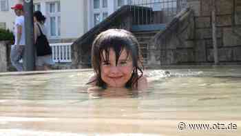 Hitzebilder aus Jena: Saalebaden und leerer Frühlingsmarkt