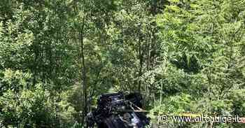 Incidente a Prato alla Drava: auto vola nella scarpata - Alto Adige