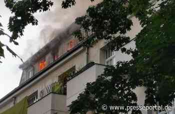 FW Dresden: Update: Dachstuhlbrand in einem Wohngebäude mit zahlreichen Verletzten