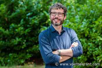 Johan Derksen neemt het op voor Mark Van Bommel: &quot;Die hebben ze schandalig behandeld bij PSV, ze hebben zijn carrière gebroken&quot;