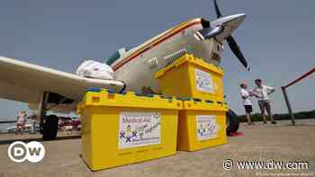 German volunteer pilots transport aid to Ukraine war zone - DW (English)