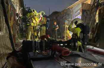 FW Dresden: Brand in einem Lagergebäude