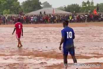 Craque do Liverpool, Sadio Mané joga pelada em sua aldeia natal - LANCE!