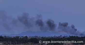 Ardea, ancora a fuoco rifiuti tossici: colonna di fumo nero nel cielo (FOTO) - Il Corriere della Città