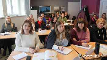 VHS Glinde und Reinbek: Deutschkurse für Geflüchtete bei Ukrainerinnen stark nachgefragt - shz.de