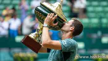 Hurkacz beats top-ranked Medvedev to win Halle Open - Belleville News-Democrat