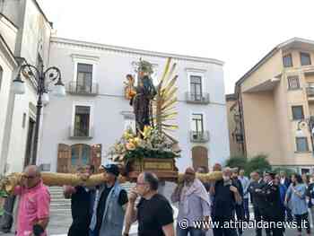 Grande partecipazione di fedeli ad Atripalda alla processione di Sant'Antonio di Padova: prima uscita pubblica per il neo sindaco Paolo Spagnuolo. Foto - Atripalda News