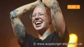 Sängerin Stefanie Heinzmann weint im Ulmer Zelt Freudentränen