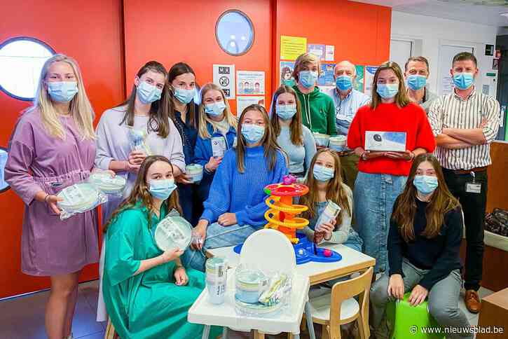 Leerlingen steunen ziekenhuis met fruitverkoop