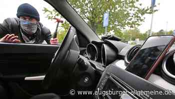 Einbrecher nimmt Autoschlüssel mit und entwendet danach das Fahrzeug