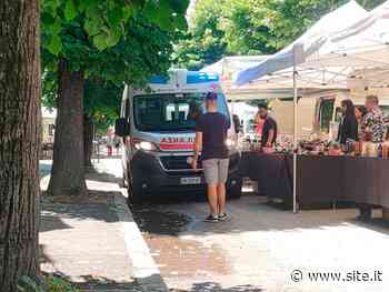 Avezzano - Mercato del sabato: ambulanza ostacolata dalle bancarelle - Video - SITe.it