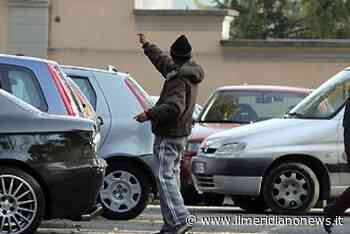 Arzano, prendeva il redito di Cittadinanza e faceva il parcheggiatore abusivo: preso dalla Municipale - Il Meridiano News