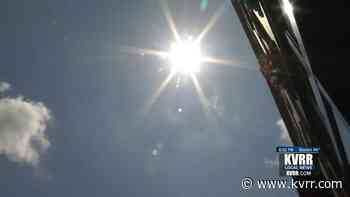 Medical officials warn of health risks in hot weather - KVRR