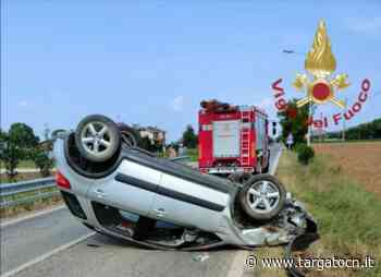 Auto si cappotta in località Trucchi di Cuneo. Incastrato il conducente, non è grave - TargatoCn.it