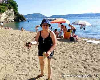 Splendono le spiagge libere a Bacoli: bagnanti e istituzioni puliscono insieme - Vesuvio Live