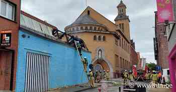 Dak van garage brandt af, eigenaar lichtgewond naar het ziekenhuis - Het Laatste Nieuws