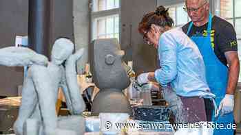 Szene 64 in Schramberg - Betonskulpturen entstehen – A-capella-Band Nackt kommt - Schwarzwälder Bote