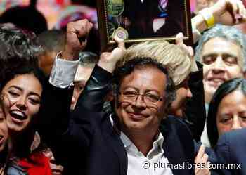 Solo hay vuelta a la izquierda/ Opinión - plumas libres