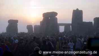 Tausende begehen Sommersonnenwende in Stonehenge
