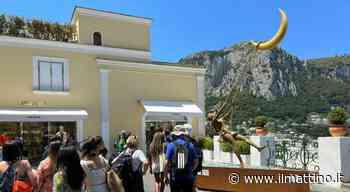 Capri, la scultura che lascia senza fiato i turisti in piazzetta - ilmattino.it