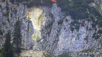 Felssturz in den Alpen: Bergsteiger sitzen an Steilwand fest - BILD