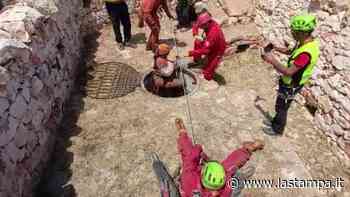 Bari, portata in salvo la speleologa infortunatasi nella grotta 'Rotolo' di Monopoli - La Stampa