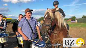 Fanfarenzug Ölsburg probt mit Pferden fürs Freischschießen