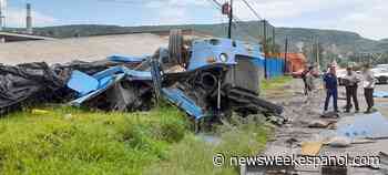 Volcadura de trailer deja dos personas muertas en Calvillo - Newsweek en Español
